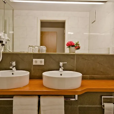 Landgasthof Hirsch ホテル レムスハルデン