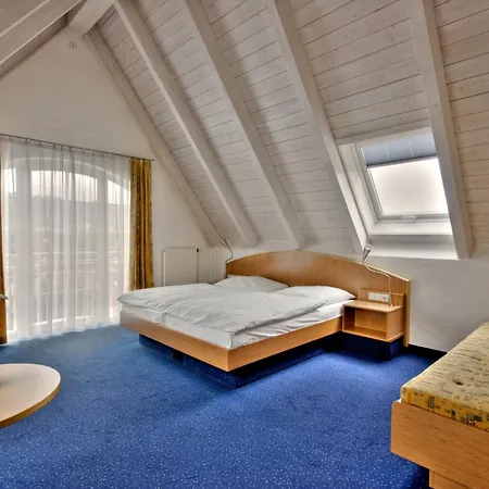 Landgasthof Hirsch ホテル