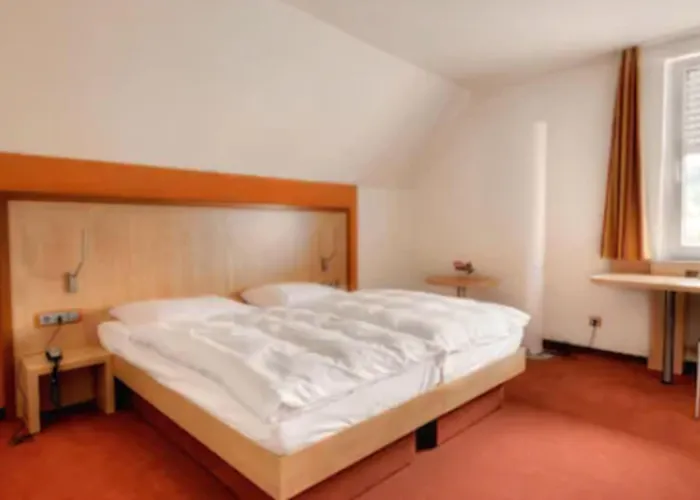 מלון Landgasthof Hirsch 3*